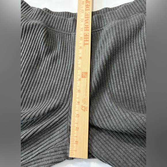 Velvet by Graham & Spencer Soft Gray Wide Leg Ribbed Knit Pants, Slash Pockets. - Picture 14 of 15